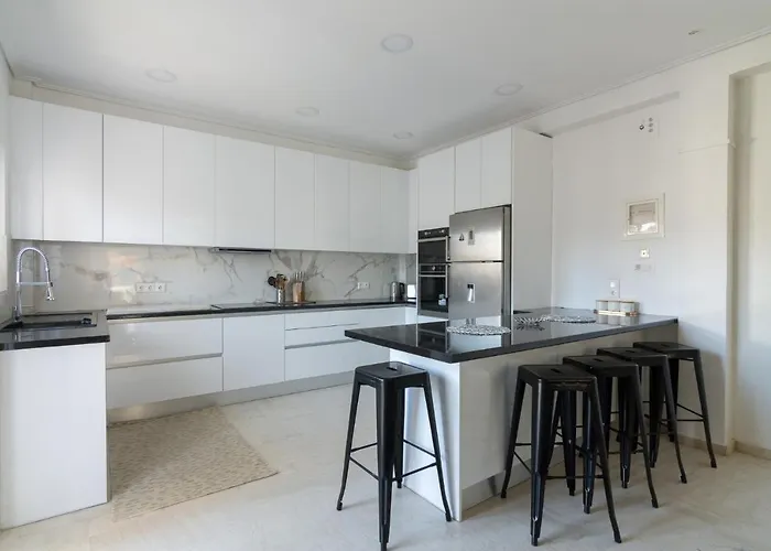 Spacious And Modern Flat For 4