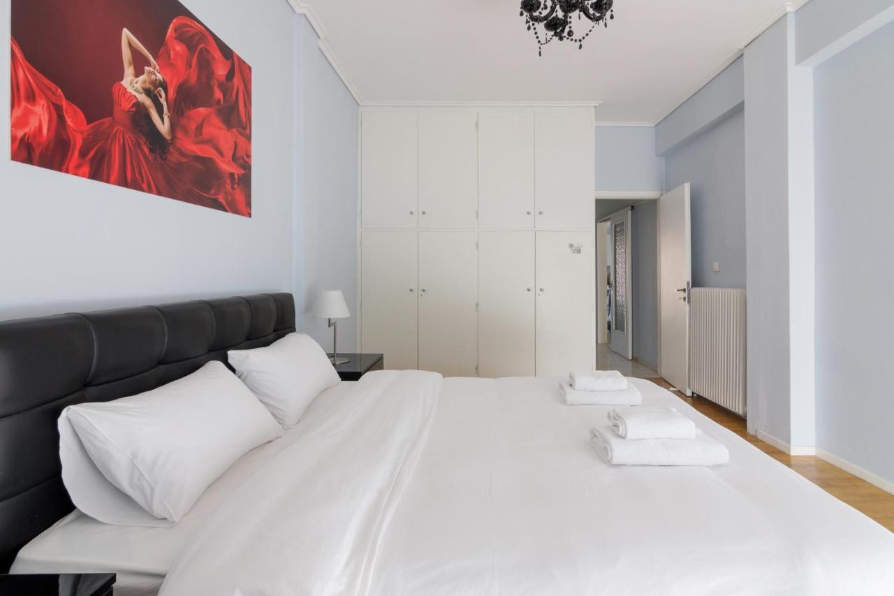 Spacious And Modern Flat For 4 *