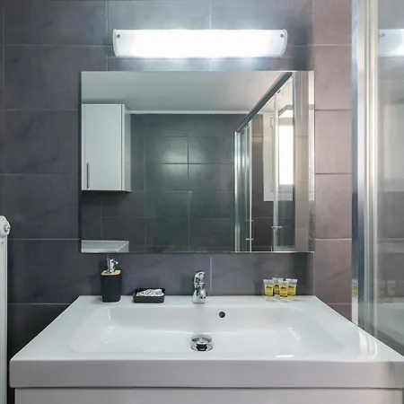 Spacious And Modern Flat For 4 Athens Exterior photo