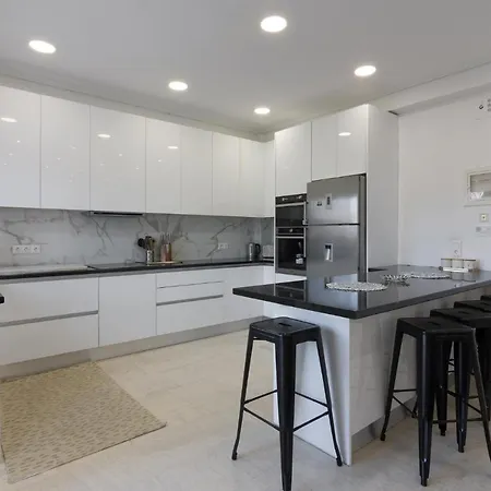 Spacious And Modern Flat For 4 Athens Exterior photo