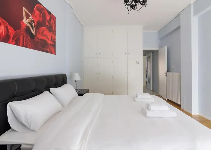 Spacious And Modern Flat For 4