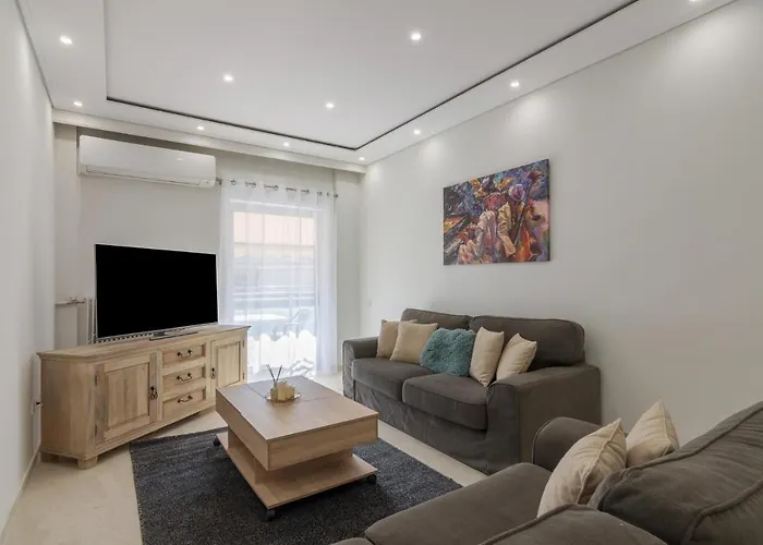 Spacious And Modern Flat For 4